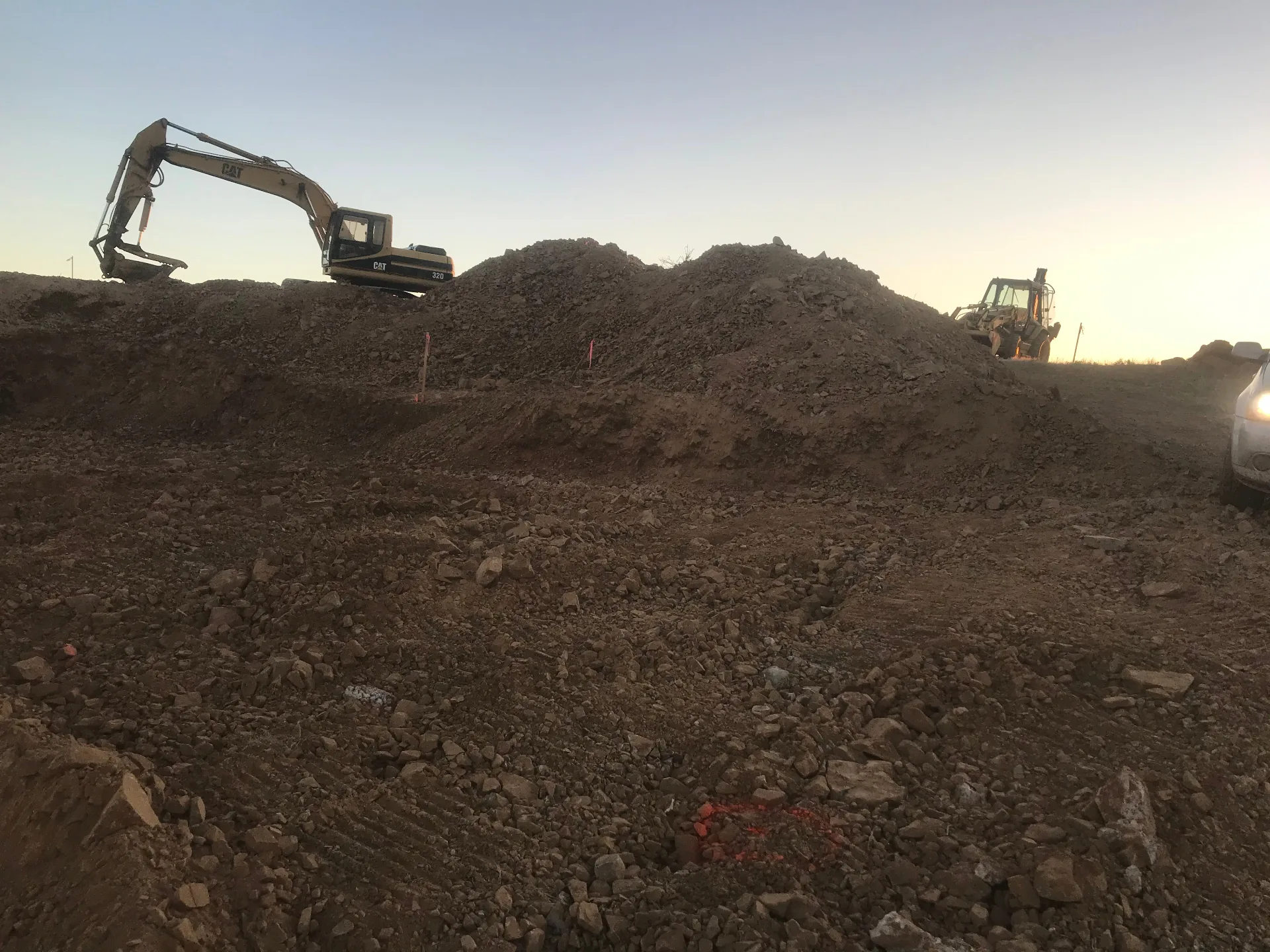 Building pads Phoenix - Mitchell Excavating dozer cutting a house pad to grade on a North Phoenix custom home lot